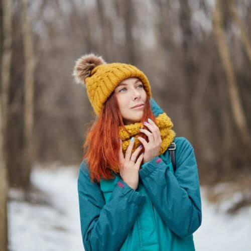 christmas-woman-hat-snow