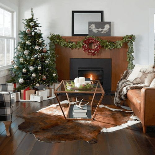 Holiday decor & essentials