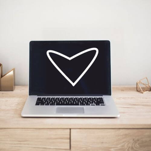 valentines-day-best-buy-laptop-heart-gift